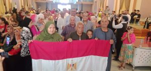 طلاب قرية بطا ببنها ينظمون ممرا شرفيا لتكريم المعلمين المحالين للمعاش والمتوفين