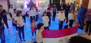 طلاب قرية بطا ببنها ينظمون ممرا شرفيا لتكريم المعلمين المحالين للمعاش والمتوفين