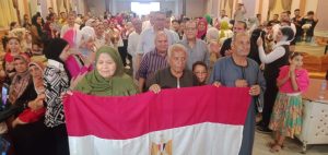 طلاب قرية بطا ببنها ينظمون ممرا شرفيا لتكريم المعلمين المحالين للمعاش والمتوفين