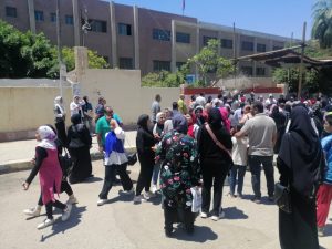 صعب وطويل .. تباين آراء طلاب الثانوية حول امتحان الكيمياء والجغرافيا بالقليوبية
