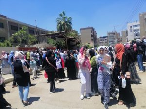 صعب وطويل .. تباين آراء طلاب الثانوية حول امتحان الكيمياء والجغرافيا بالقليوبية