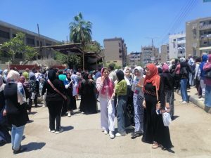 صعب وطويل .. تباين آراء طلاب الثانوية حول امتحان الكيمياء والجغرافيا بالقليوبية