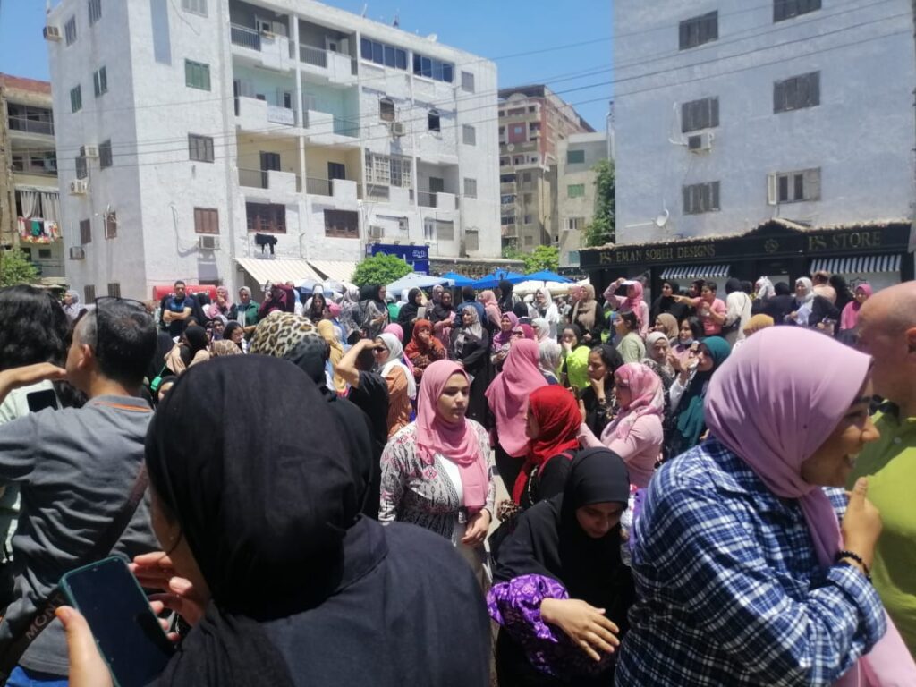 صعب وطويل .. تباين آراء طلاب الثانوية حول امتحان الكيمياء والجغرافيا بالقليوبية صعب وطويل .. تباين آراء طلاب الثانوية حول امتحان الكيمياء والجغرافيا بالقليوبية