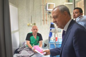 محافظ القليوبية يقدم الهدايا للأيتام والمسنين والأطقم الطبية بمناسبة عيد الأضحى 