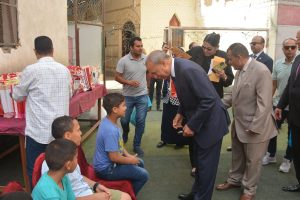 محافظ القليوبية يقدم الهدايا للأيتام والمسنين والأطقم الطبية بمناسبة عيد الأضحى 