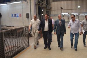 محافظ القليوبية يتفقد عدد من المصانع بمدينة الخانكة ويؤكد على دعم المستثمرين (صور)