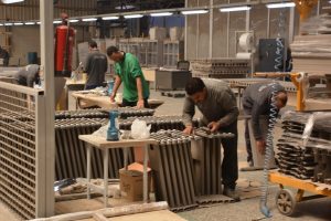 محافظ القليوبية يتفقد عدد من المصانع بمدينة الخانكة ويؤكد على دعم المستثمرين (صور)