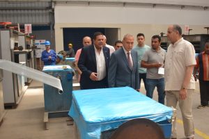 محافظ القليوبية يتفقد عدد من المصانع بمدينة الخانكة ويؤكد على دعم المستثمرين (صور)