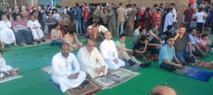 رئيس هيئة الشبان العالمية يؤدي صلاة عيد الأضحي.. صور