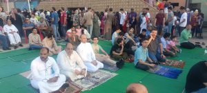 رئيس هيئة الشبان العالمية يؤدي صلاة عيد الأضحي.. صور