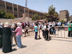 تباين آراء طلاب الثانوية العامة حول امتحان الفيزياء والتاريخ بالقليوبية (صور) 