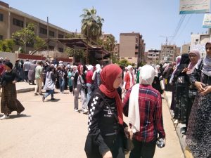 تباين آراء طلاب الثانوية العامة حول امتحان الفيزياء والتاريخ بالقليوبية (صور)