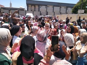 بالزغاريد والبلالين.. طلاب الثانوية العامة بالقليوبية يحتفلون بانتهاء ماراثون الامتحانات (صور) 