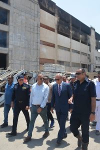 محافظ القليوبية يكشف تفاصيل حريق مصنع الأثاث بالعبور (صور)