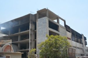 محافظ القليوبية يكشف تفاصيل حريق مصنع الأثاث بالعبور (صور)