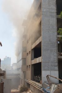 محافظ القليوبية يكشف تفاصيل حريق مصنع الأثاث بالعبور (صور)