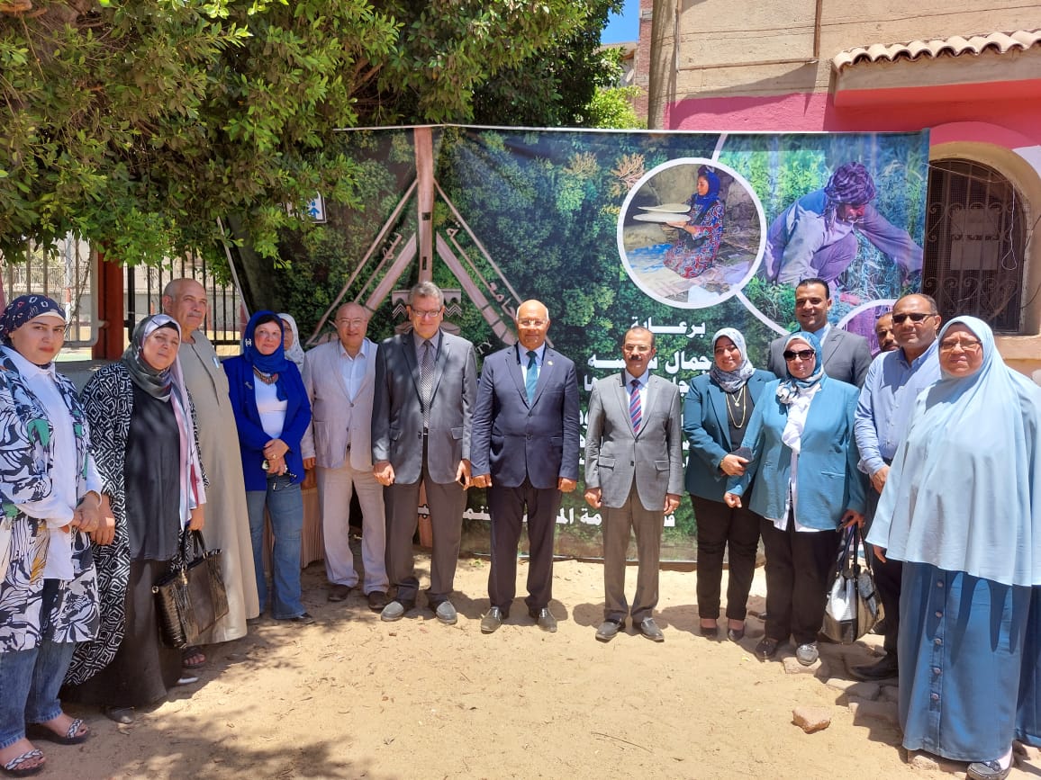 محافظ القليوبية ورئيس جامعة بنها يتفقدان مبادرة "احنا معاك" لرعاية الأسرة المصرية محافظ القليوبية ورئيس جامعة بنها يتفقدان مبادرة "احنا معاك" لرعاية الأسرة المصرية