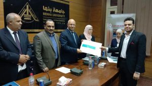 رئيس جامعة بنها يسلم شهادات مبادرة تأهيل الشباب لسوق العمل (صور)