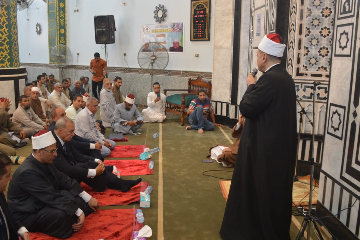 محافظ القليوبية يحضر فعاليات القافلة الدعوية بعد انتهاء صلاة الجمعة محافظ القليوبية يحضر فعاليات القافلة الدعوية بعد انتهاء صلاة الجمعة