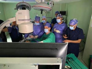 استخراج "إبرة" تسببت باختراق القولون لطفلة بمستشفى الأطفال التخصصي ببنها