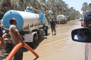 محافظ القليوبية يتوجه لحل مشكلة طفح مياه مصرف البركة بالقلج (صور)