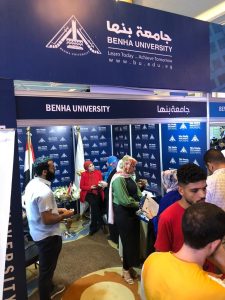 إقبال طلابي كبير أمام جناح جامعة بنها في معرض "ايديوجيت" (صور)