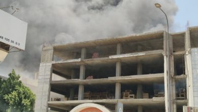 اندلاع حريق بمصنع أخشاب بالعبور والدفع بـ 6 سيارات إطفاء (صور)