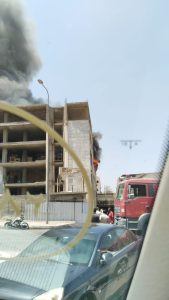 اندلاع حريق بمصنع أخشاب بالعبور والدفع بـ 6 سيارات إطفاء (صور)