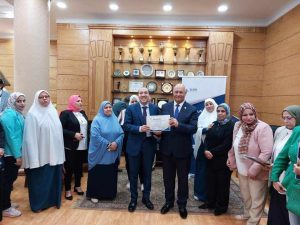 رئيس جامعة بنها يكرم المشاركين في إعداد الخطة الإستراتيجية الجديدة 2023 - 2030