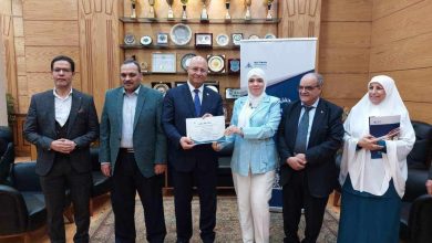 رئيس جامعة بنها يكرم المشاركين في إعداد الخطة الإستراتيجية الجديدة 2023 - 2030