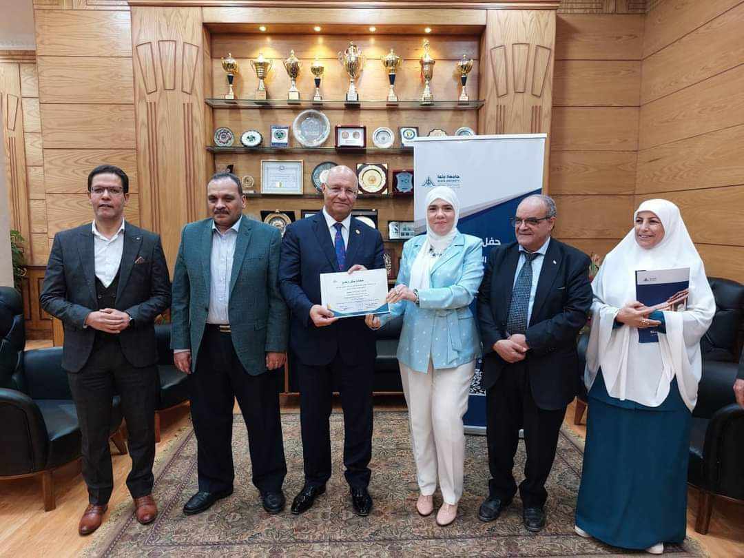 رئيس جامعة بنها يكرم المشاركين في إعداد الخطة الإستراتيجية الجديدة 2023 - 2030