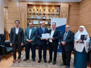 رئيس جامعة بنها يكرم المشاركين في إعداد الخطة الإستراتيجية الجديدة 2023 - 2030