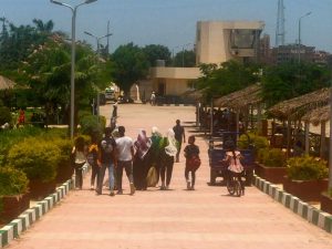 في رابع أيام العيد .. حدائق القناطر تواصل استقبال المواطنين (صور)