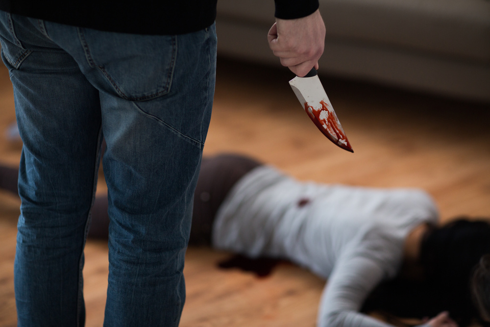 طلقة في الصدر وطعنة بالساق.. تفاصيل قتل "شاب" بالقليوبية