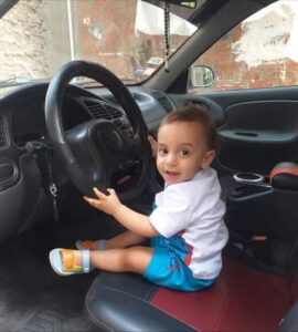 أب وأطفاله ووالدته .. مصرع 4 من أسرة واحدة في حادث تصادم مروع بمطروح