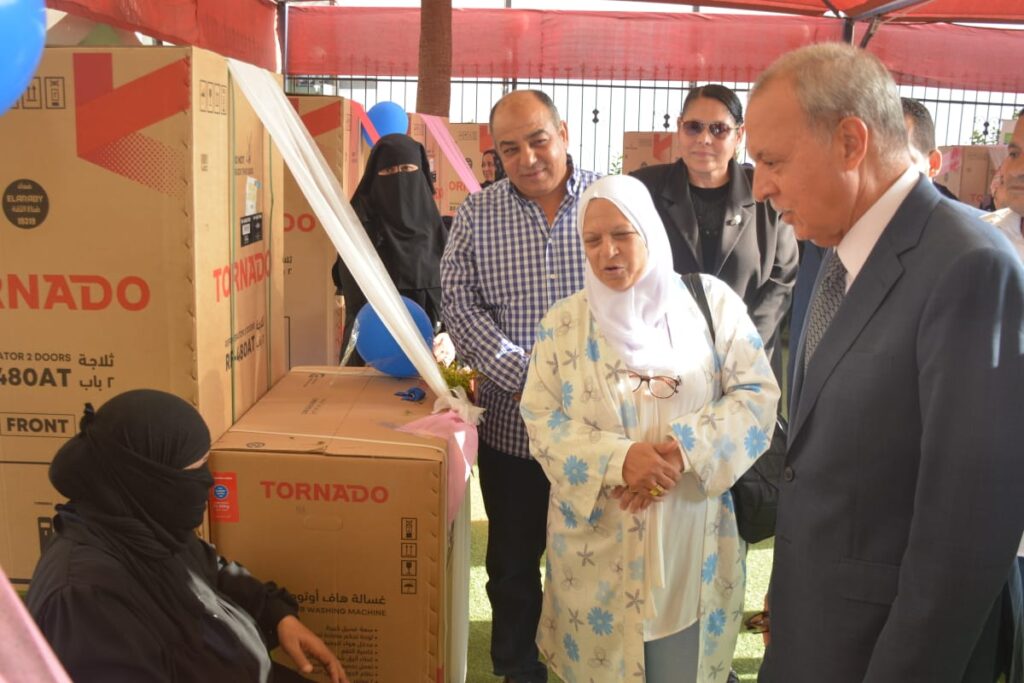 توزيع أجهزة العرائس إحتفالا بالعيد القومي القليوبية بالتعاون مع العربي في ضيافة الشبان ببنها توزيع أجهزة العرائس إحتفالا بالعيد القومي القليوبية بالتعاون مع العربي في ضيافة الشبان ببنها