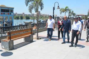 محافظ القليوبية يتفقد مشروعات مدينة بنها (صور)