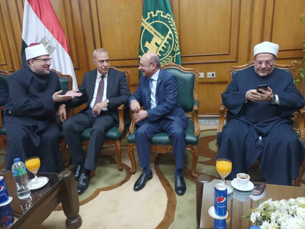 وزير الأوقاف: إنتاج 4000 زي موحد لعمال المساجد