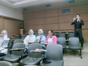 تدريب طلاب كلية الإعلام على إدارة الأزمات بالمؤسسات ومواجهتها