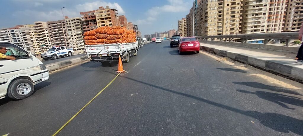 هبوط جزئي محدود في كوبري بنها على الطريق الزراعي (صور)