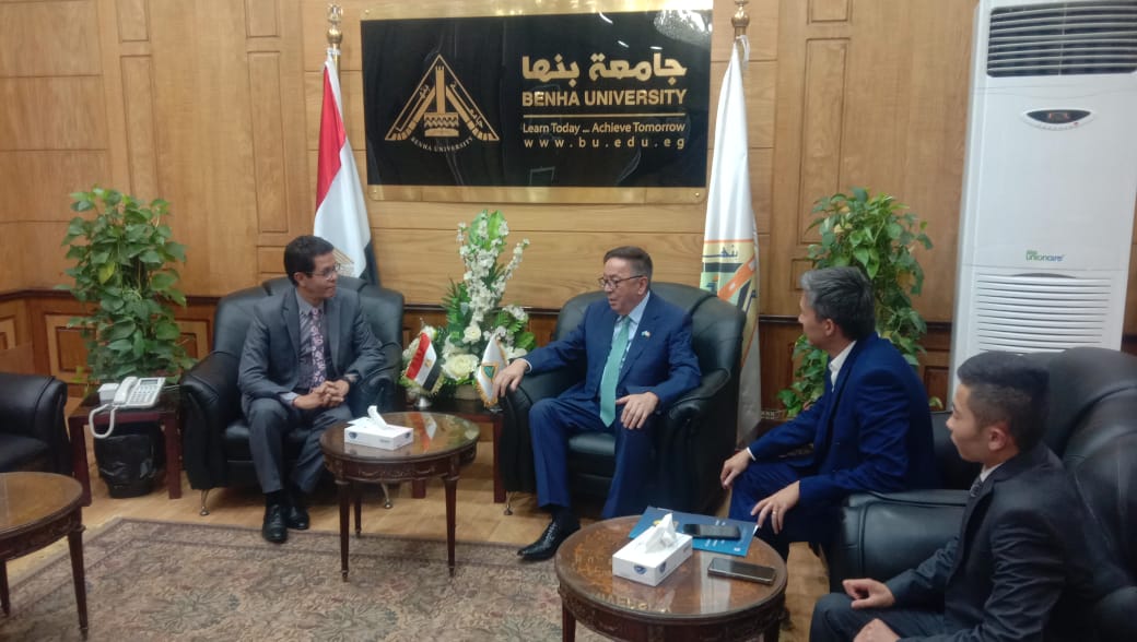 لبحث أوجه التعاون المشترك الجيزاوي يستقبل سفير دولة كازاخستان بالقاهرة