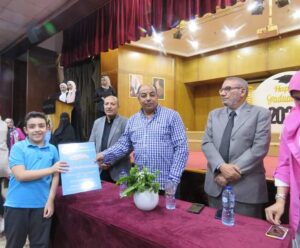 تكريم الطلاب المتفوقين بالمرحله الابتدائيه بلغات شبان بنها 