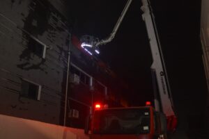 محافظ القليوبية يتوجه لموقع حريق مصنع العبور (صور) 