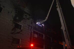 محافظ القليوبية يتوجه لموقع حريق مصنع العبور (صور) 