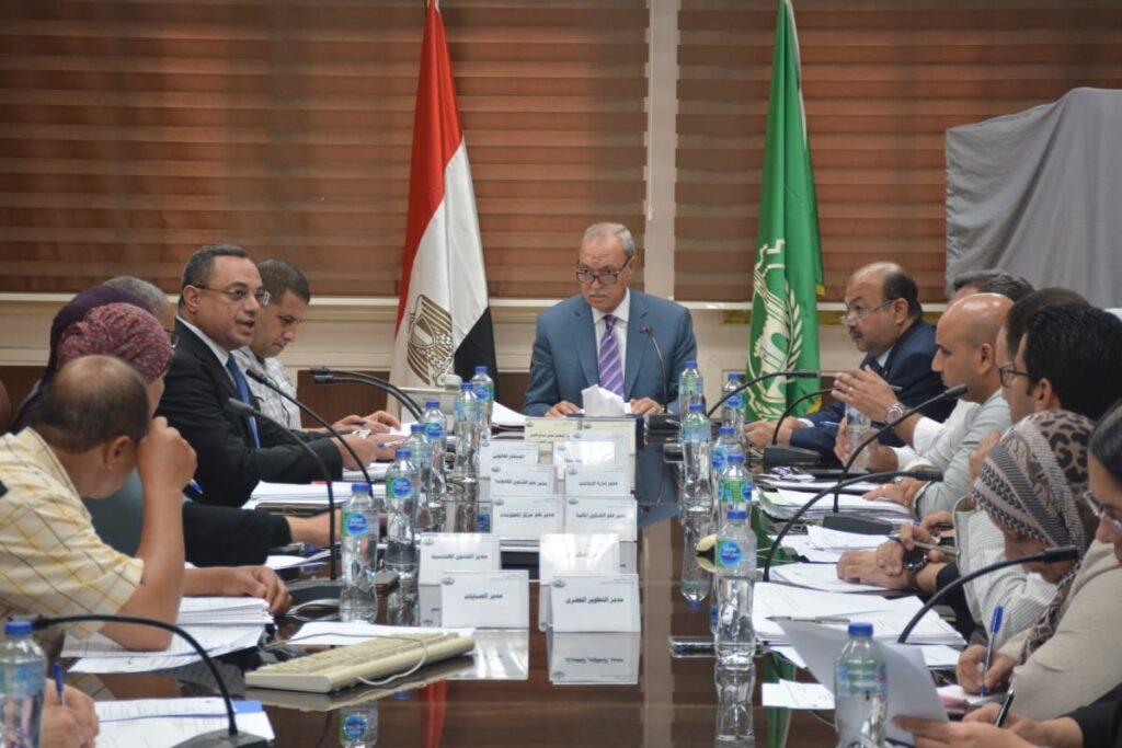 محافظ القليوبية يترأس الإجتماع الدوري للجنة العليا للإعلانات محافظ القليوبية يترأس الإجتماع الدوري للجنة العليا للإعلانات