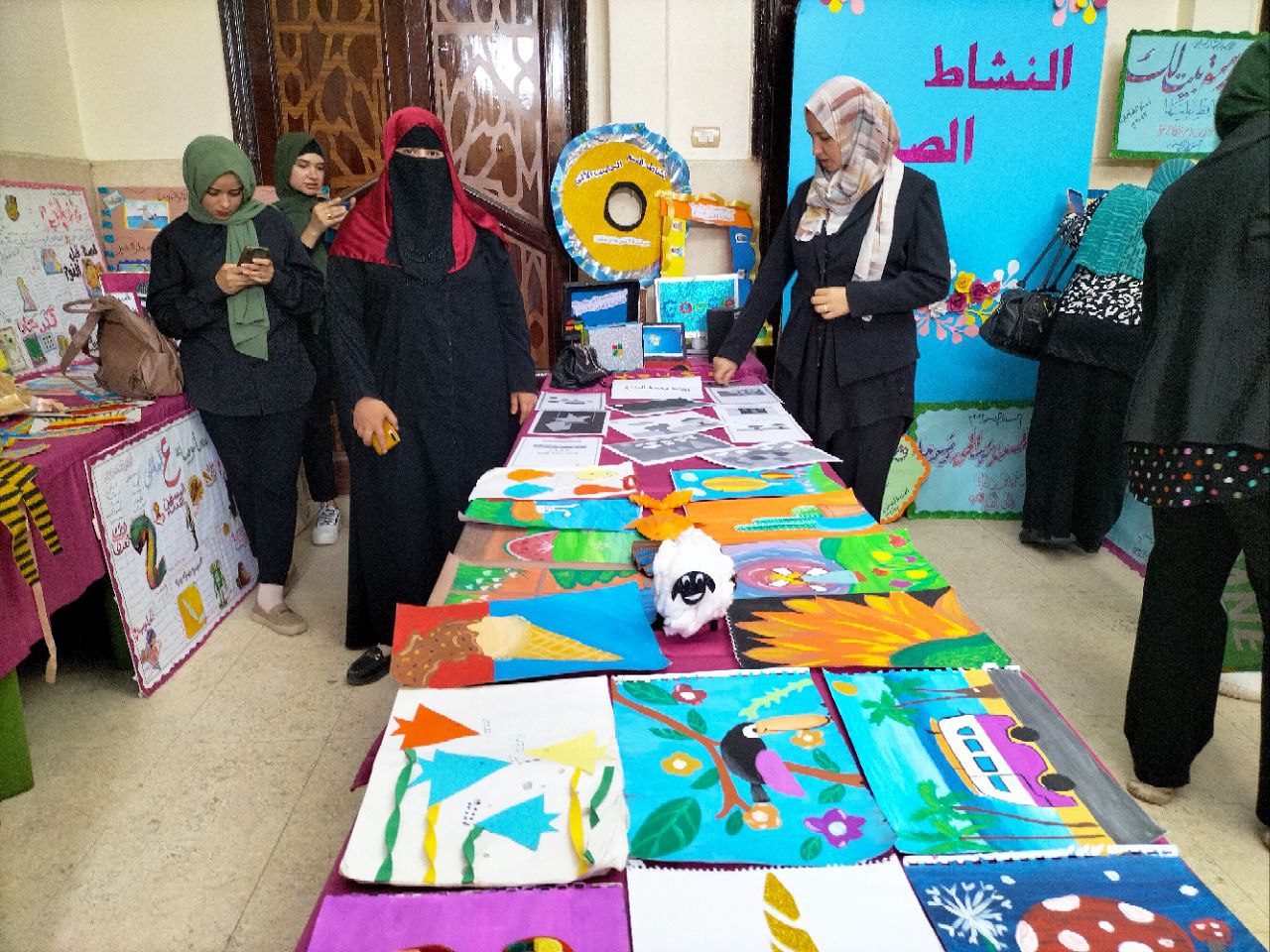 بدأ  معرض ختام الأنشطة بمجمع مدارس شبان بنها