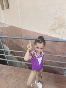 بنت الشبان مليكة أحمد حمدى تحصد الميدالية الذهبية