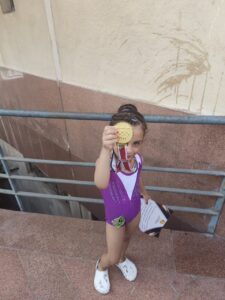 بنت الشبان مليكة أحمد حمدى تحصد الميدالية الذهبية