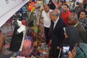 محافظ القليوبية يفتتح معرض " أهلا مدارس" بمدينة بنها (صور)
