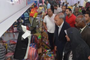 محافظ القليوبية يفتتح معرض " أهلا مدارس" بمدينة بنها (صور)